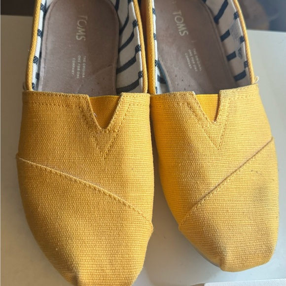 Toms shoes Size 7.5US - Picture 4 of 4